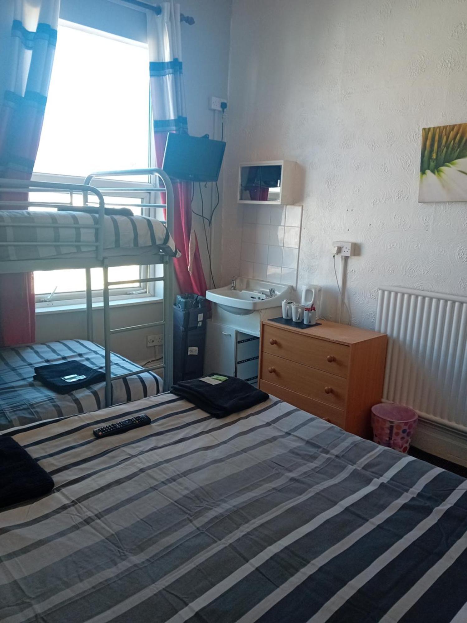 Myroomz New Discovery Hotel, Blackpool